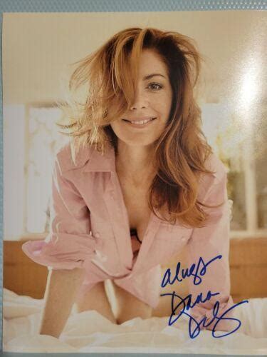 Dana Delany - TV Actress: "Exit to Eden" - Signed 8x10 Photograph