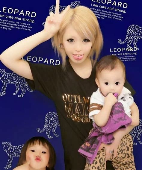Gyaru mama | Gyaru, Cute friend photos, Japanese fashion mori