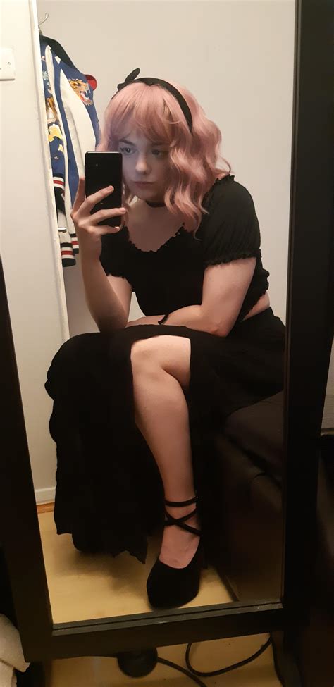 Its femboy Friday gamers!😤 : r/femboy