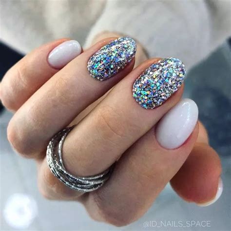 Chic Summer Glitter Nails - Short & Stylish Trends to Dazzle