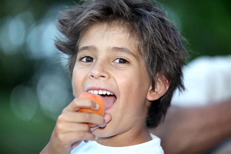 How To Chew Your Food Properly - Vitarelli Dental