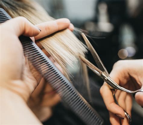 Curso De Cortar Cabelo - Curso Profissionalizante de Corte de Cabelo Unissex