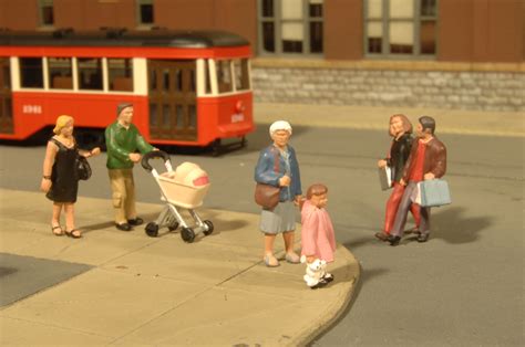Strolling Figures - HO Scale [33109] - $12.00 : Bachmann Trains Online ...