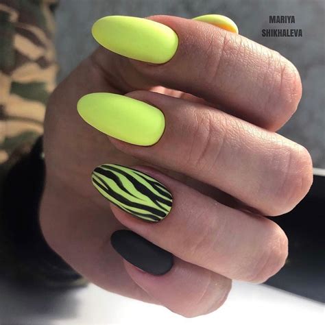Pin on Nagelkunst | Neon nails, Short acrylic nails, Nail manicure