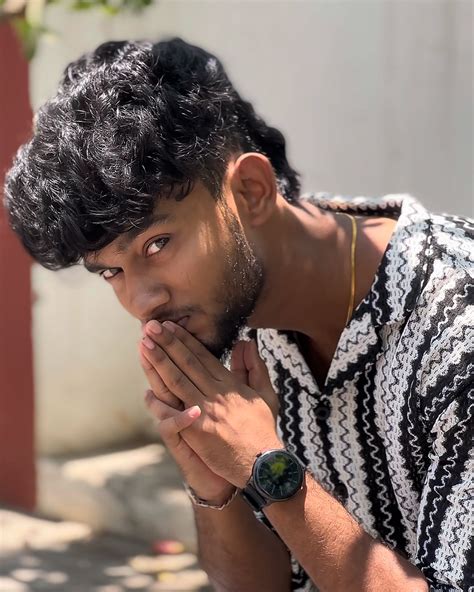Munbe Vaa Lyrics