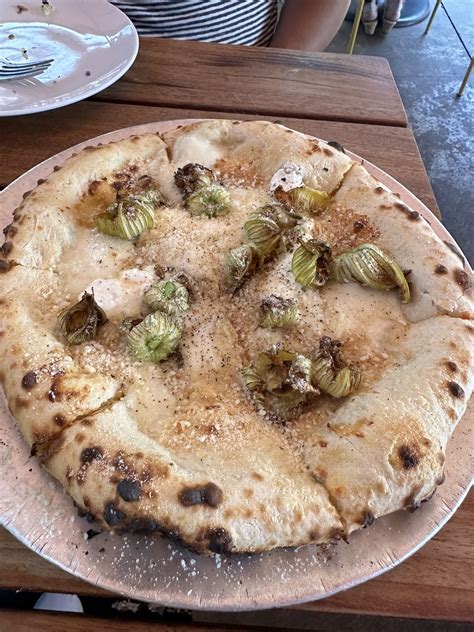 Los Angeles Guide: The Rose Venice — Seis Kamimura