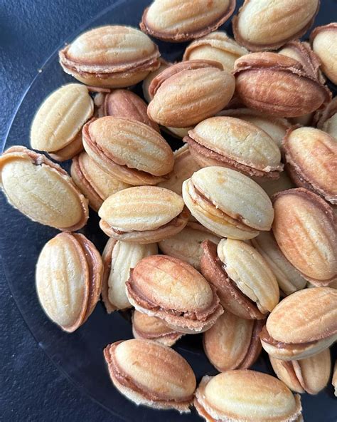 Орешки со сгущенным молоком и орешками за 15 минут – рецепт | FoodOboz