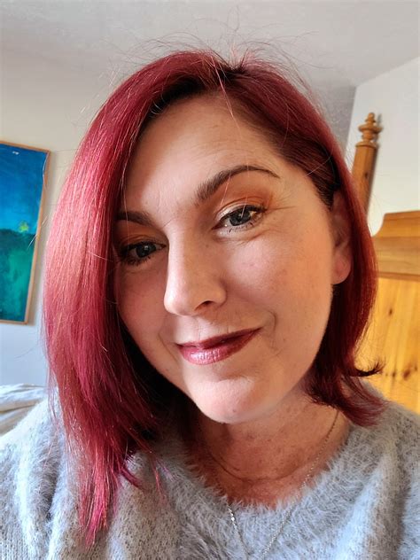 Vickie Bee - Bee Glitteree