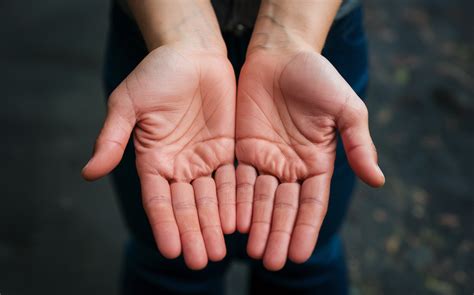 understanding dyshidrosis  symptoms  treatment