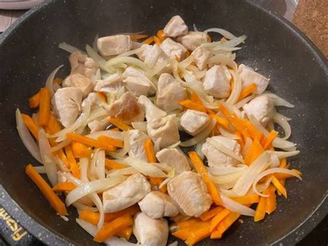 Рассыпчатый плов с курицей на сковороде: пошаговый рецепт