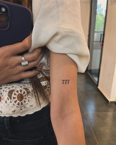 stunning arm tattoos  women fabbon