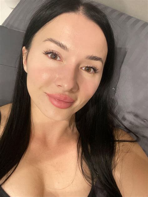 Do you find me cute despite my age? F32 : r/palebeauties