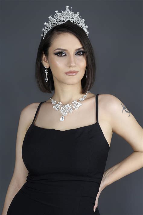 Oliana by OlianaValentine on DeviantArt