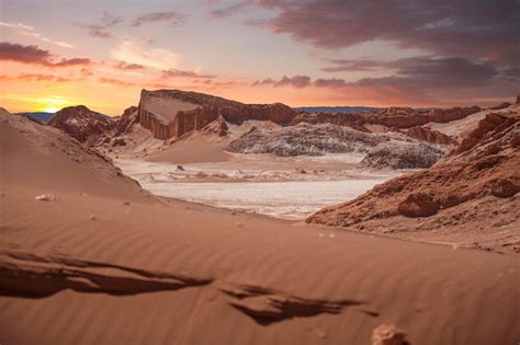 Premium Photo | Valle de la luna moon valley