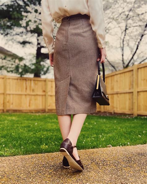 These Vintage-Style Flats Are a Dressy Alternative to Heels • The