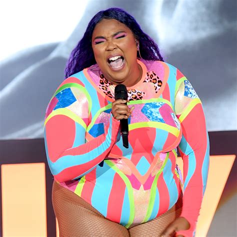 Les internautes trouvent la chanteuse Lizzo "si maigre", et "différente