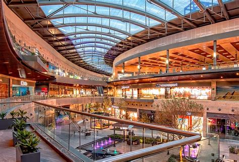 Paseo la Fe – Biolightweight Architecture by Roberto Muñoz