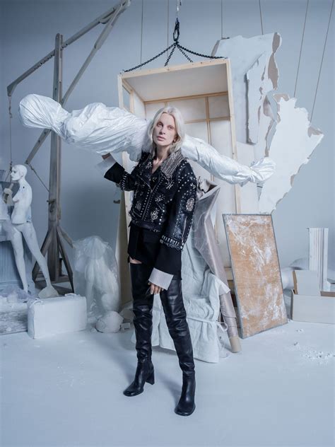 وسط دعوات المقاطعة.. "زارا" تسحب حملة إعلانية مثيرة للجدل اعتُبِرت