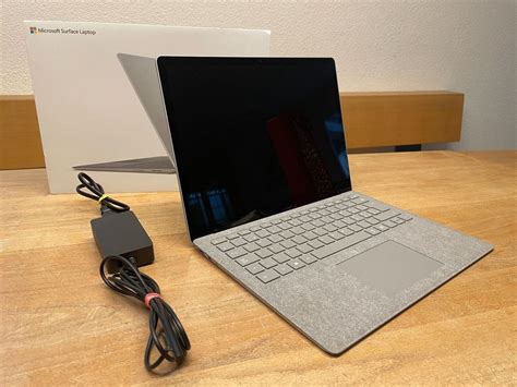 Microsoft Surface Laptop 2 13,5 Zoll (Neu (gemäss Beschreibung)) in ...