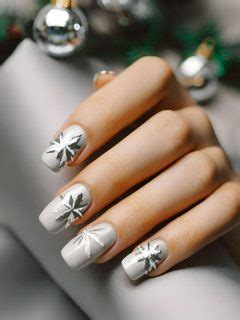 25 Best Silver Christmas Nail Designs You're Going to Love in 2024 ...