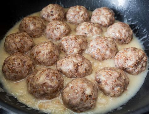 Рецепт гречаников в сметанном соусе с фото пошагово на Вкусном Блоге