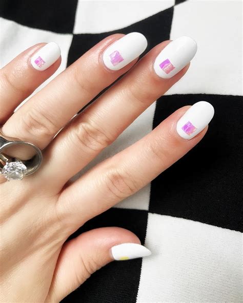Uñas color rosa Barbie - bodas.com.mx