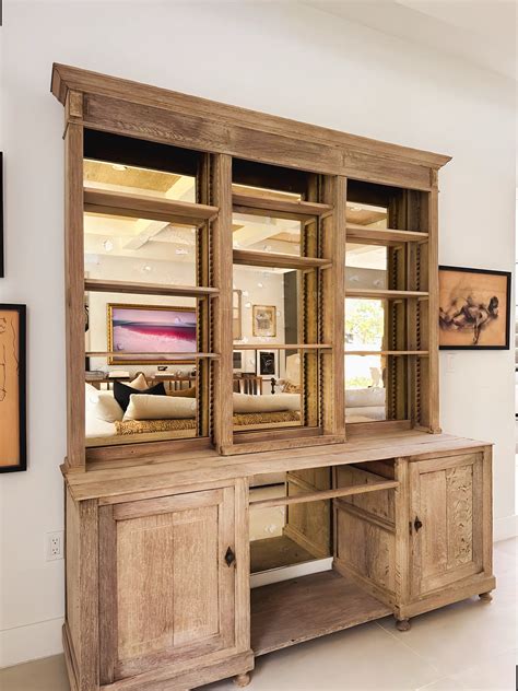 Antique Mirror in Silver Beach Residence - A Crystal Glass & Mirror