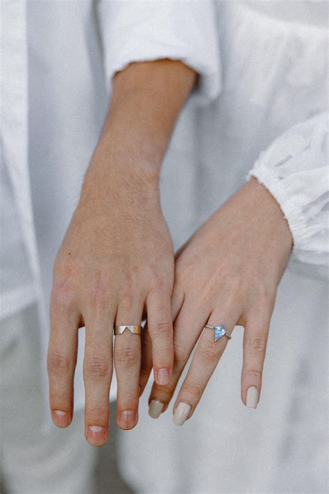 wedding ring in right hand 1