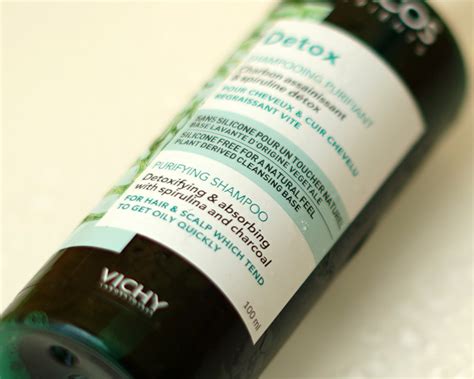 Глубоко очищающий шампунь Vichy Dercos Detox для жирной кожи головы