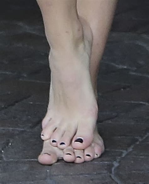 Tatiana Maslany's Feet
