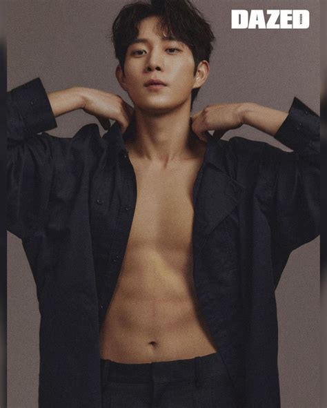 10 Potret Maskulin Kim Young Dae yang Tengah Naik Daun