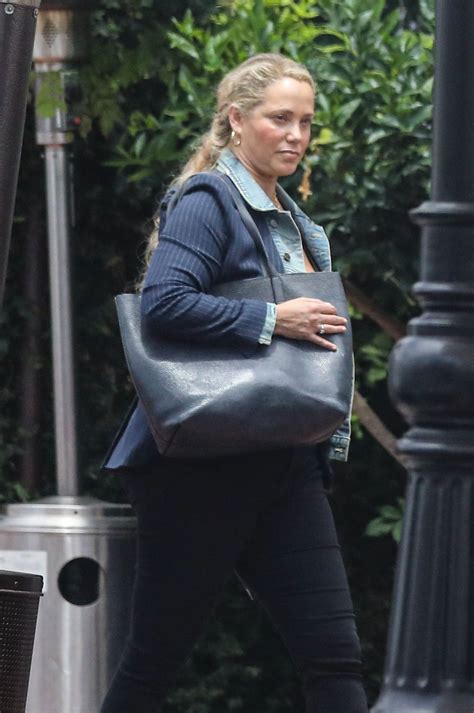 Elizabeth Berkley 2022