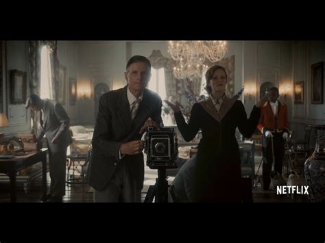 The Crown (2016)