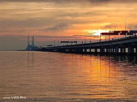 embracing  beauty  malaysian landmarks citizens journal