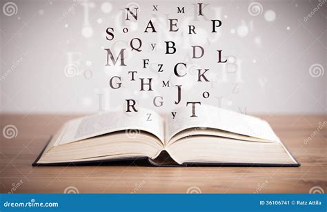 Раскрытая книга с письмами летания Стоковое Изображение - изображение ...