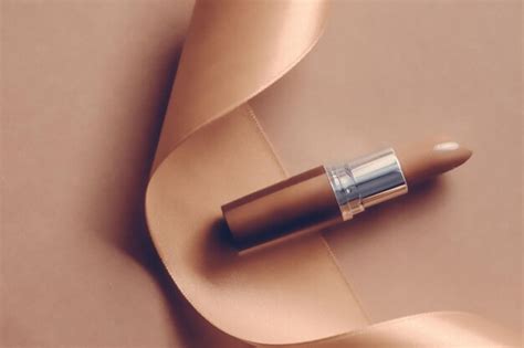 page  beige lipstick images    freepik