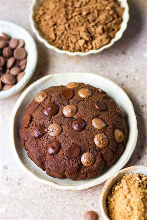 CHOCOLATE PROTEIN COOKIE - Bake with Shivesh