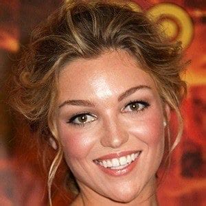 Lili Simmons - Âge, famille, biographie | Famous Birthdays