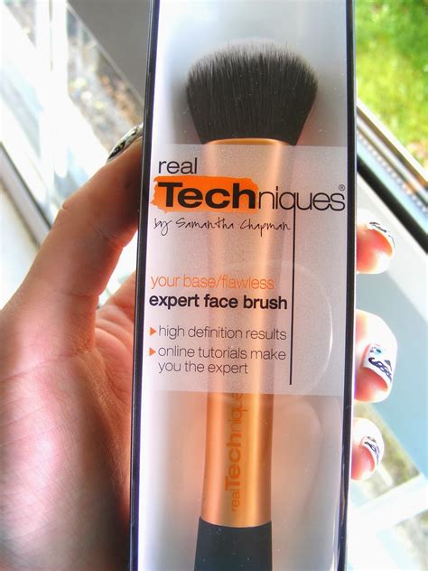 real techniques expert face brush 10