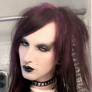 6arelyhuman - Age, Family, Bio | Famous Birthdays