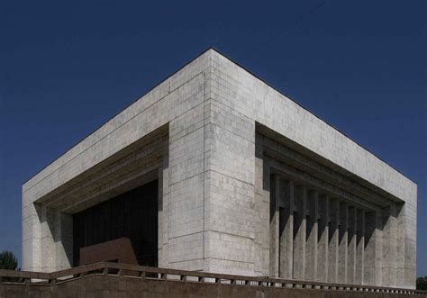 National Historical Museum by Bishkek, Kyrgyzstan [2418 x 1691] : r ...