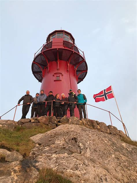 Ona Fyrstasjon - Gratulerer med 150 års dagen, Ona fyr! En...