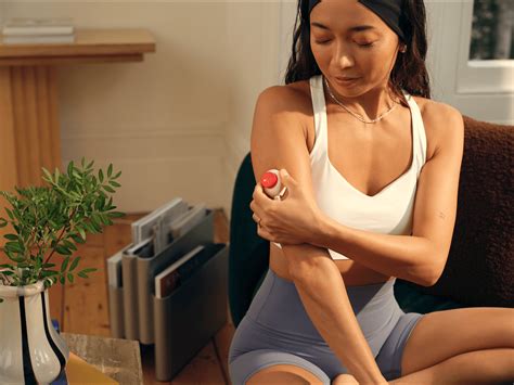 Choosing Your Fitness Tech: WHOOP vs. Apple Watch
