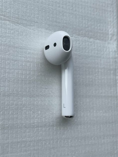 Левый наушник AirPods 1