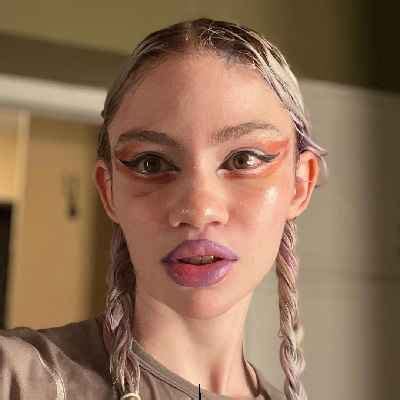 Claire Elise Boucher Wiki, Age, Bio, Height, Boyfriend, Net Worth