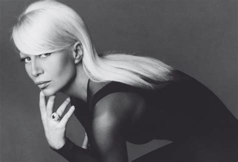 Донателла, медуза, эпатаж: Versace от А до Я