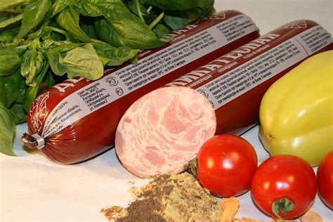 Колбаса полукопченая. Индолина "Деликатесная" из мяса индейки | отзывы