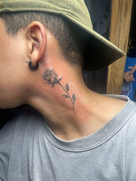 Tatuagem Rosa No Pescoço Masculina - tatuagem de rosa no pescoço | Tatuagem de rosa no pescoço, Tatuagem ...