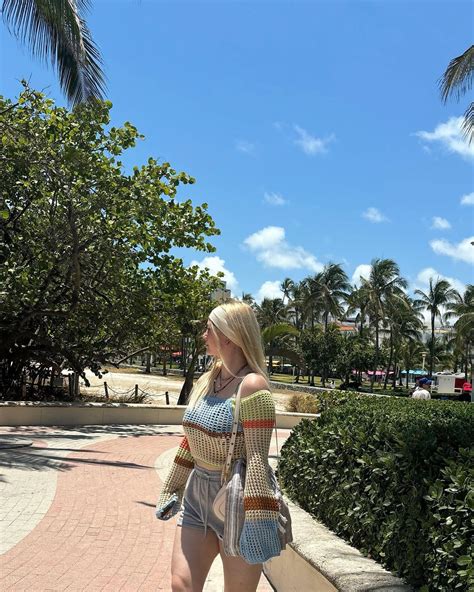 Emily Dean | Can’t wait for my sun burn☀️👋🏻 | Instagram