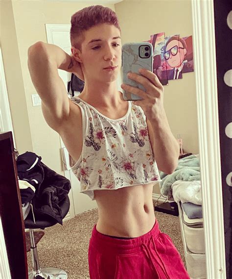 😋 come play video games and get head | Scrolller